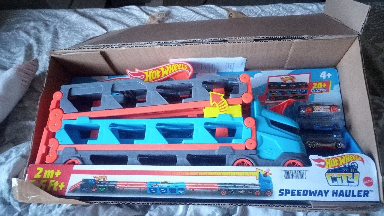 Грузовик-транспортер Mattel Супер гонки Hot Wheels GVG37