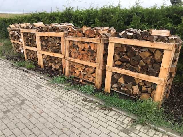 Drewno opałowe iglaste, na paletach, podsuszone powietrznie