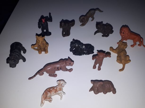 Figurki zwierząt z dawnych lat