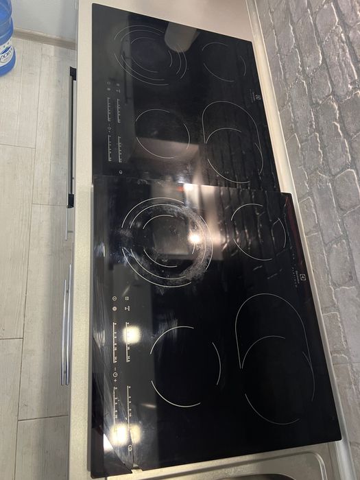 Варочна повехня Electrolux EHF96547FK