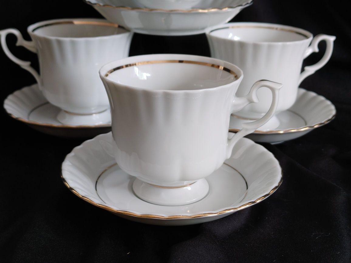 Filiżanki ze spodeczkami Iwona Porcelana Chodzież złoty pasek