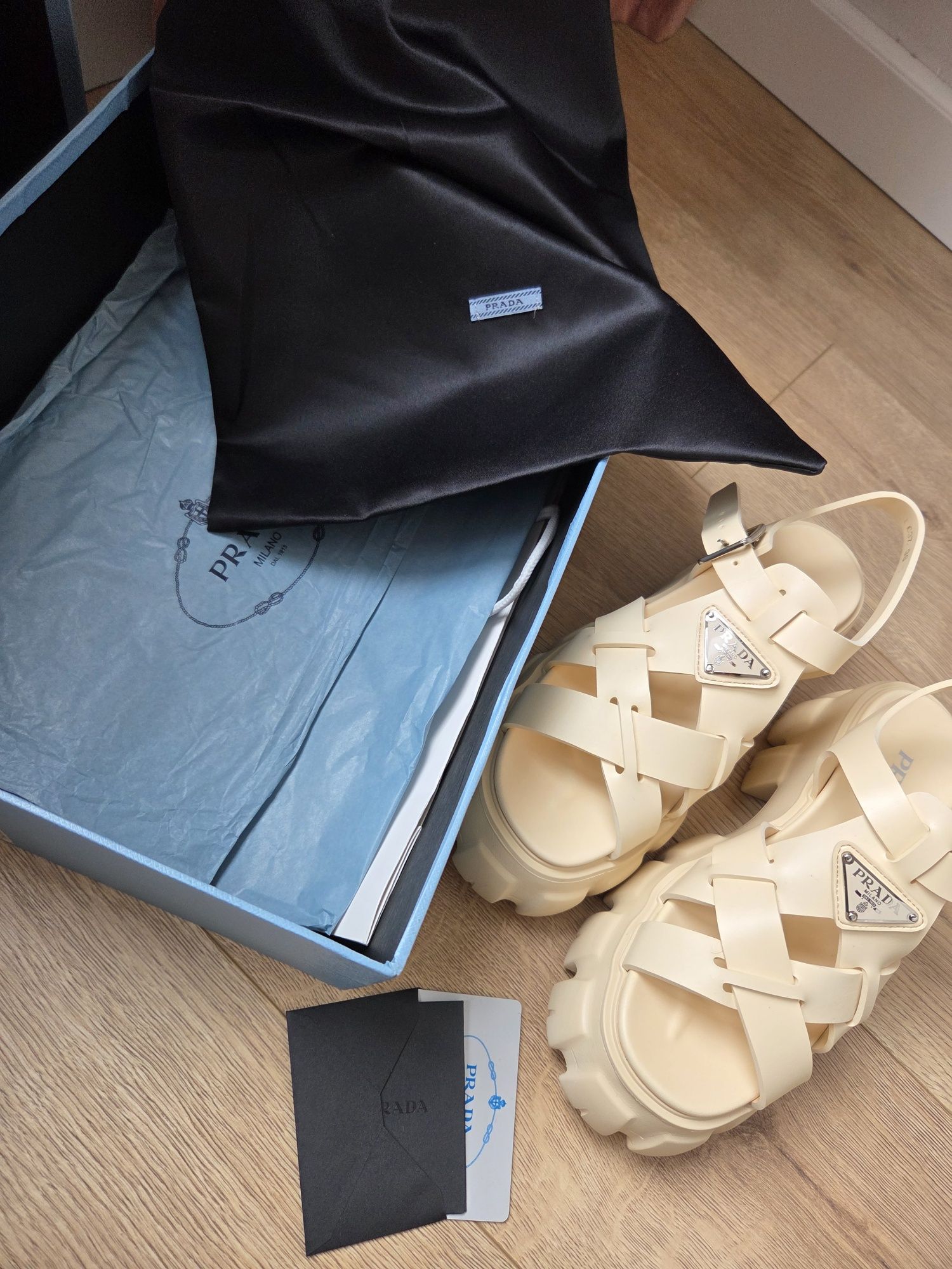 Sandały PRADA butter masełkowe 38 nowe