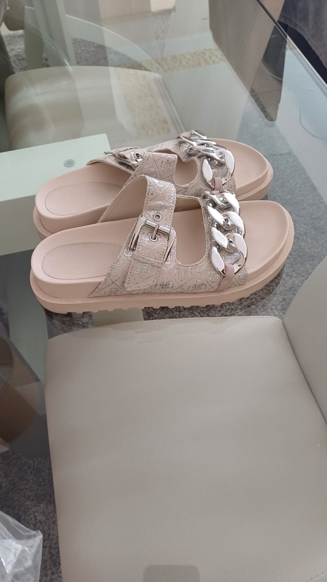 Sandálias marca guess