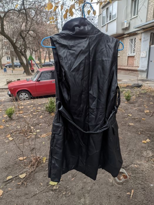 Женская кожаная жилетка