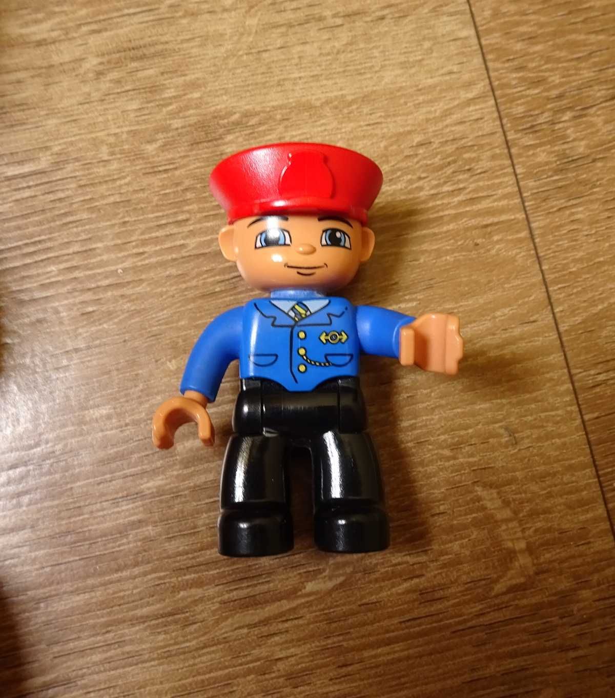 LEGO DUPLO Zestaw torów przejazd auto naczepy