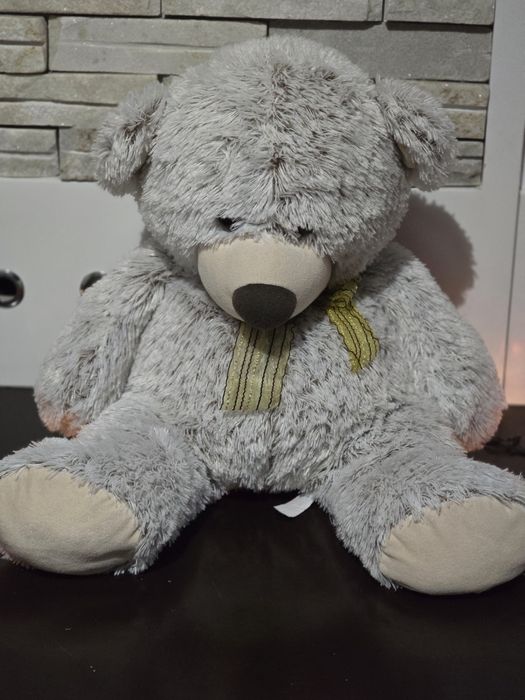 Плюшевый медведь с бантом