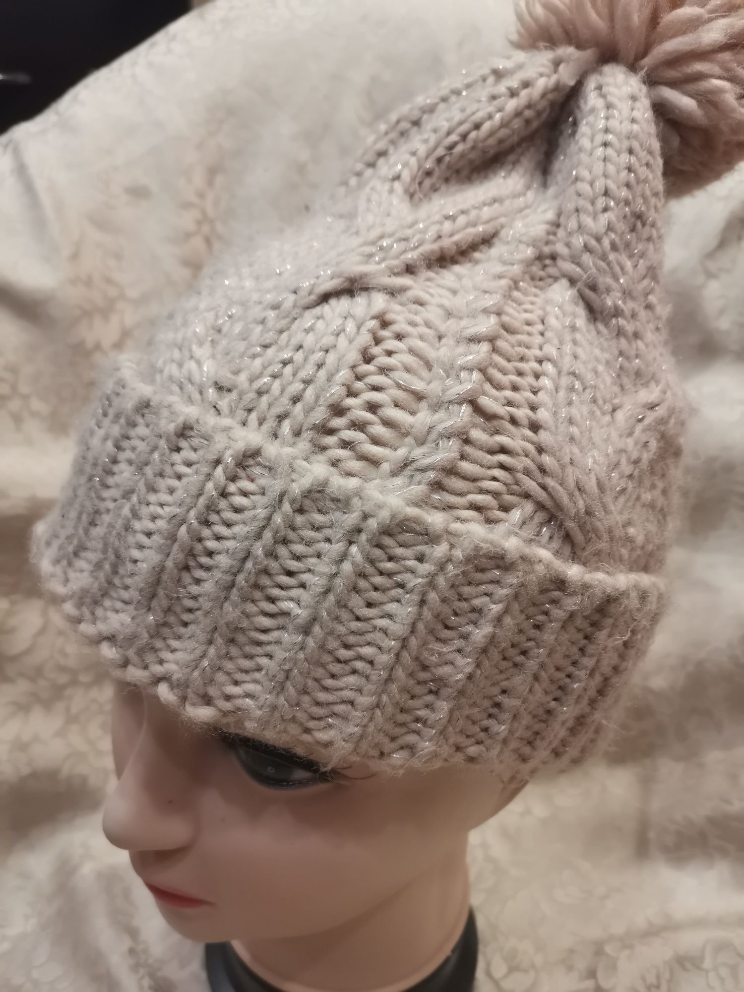 Zimowa czapka damska H&M One Size, kremowa, srebrna nitka