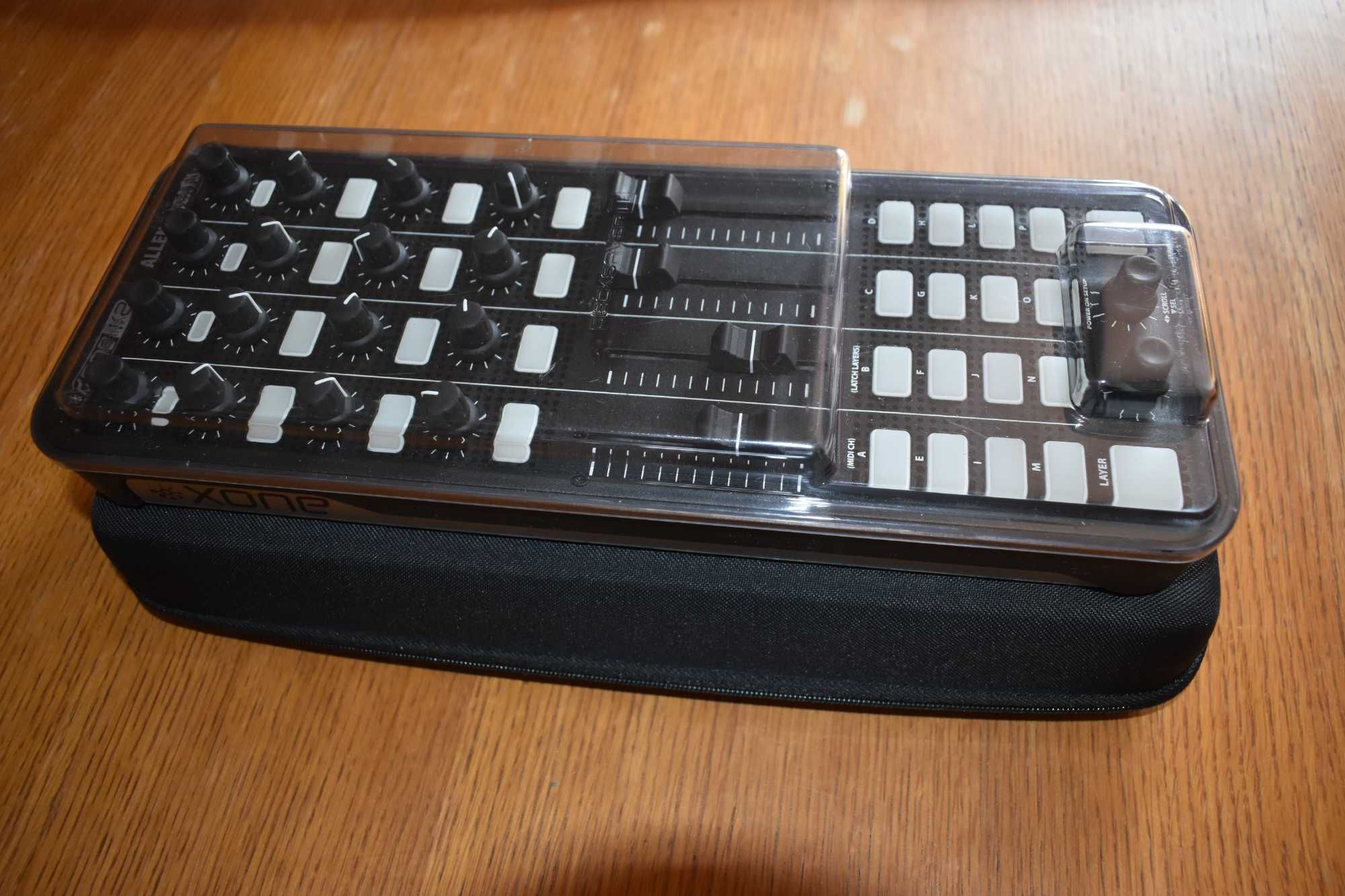 Kontroler MIDI / Interfejs audio Alleh & Heath K2