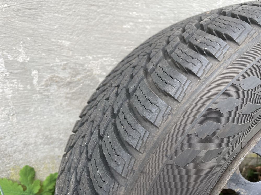 Prawie nowe opony Nokian 195/65 R15 2023 zimowe na felgach, całe koła