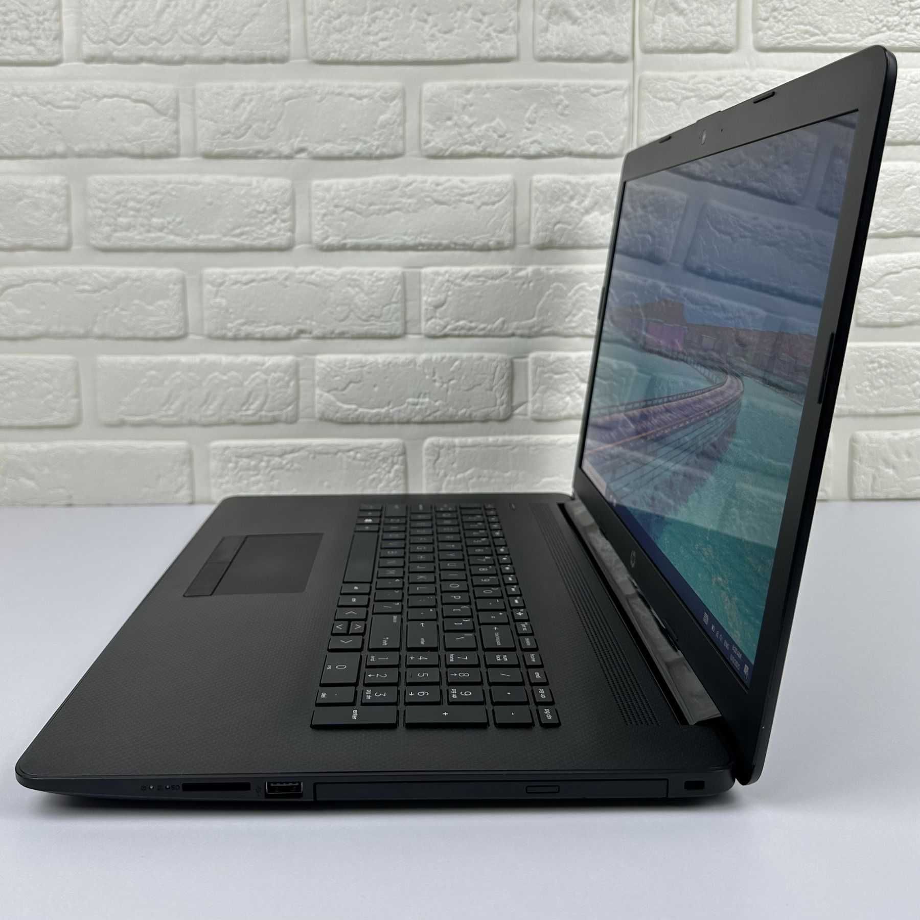 Ігровий ноутбук ультрабук HP 17.3 / intel core i5 / 8gb DDR4 / 256 SSD