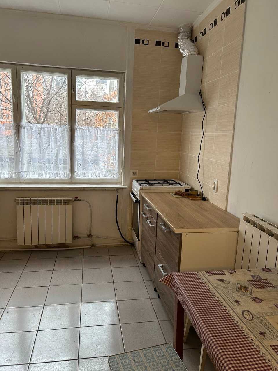 Оренда 3 х кімнатноі  квартири в частині будинку в центрі міста