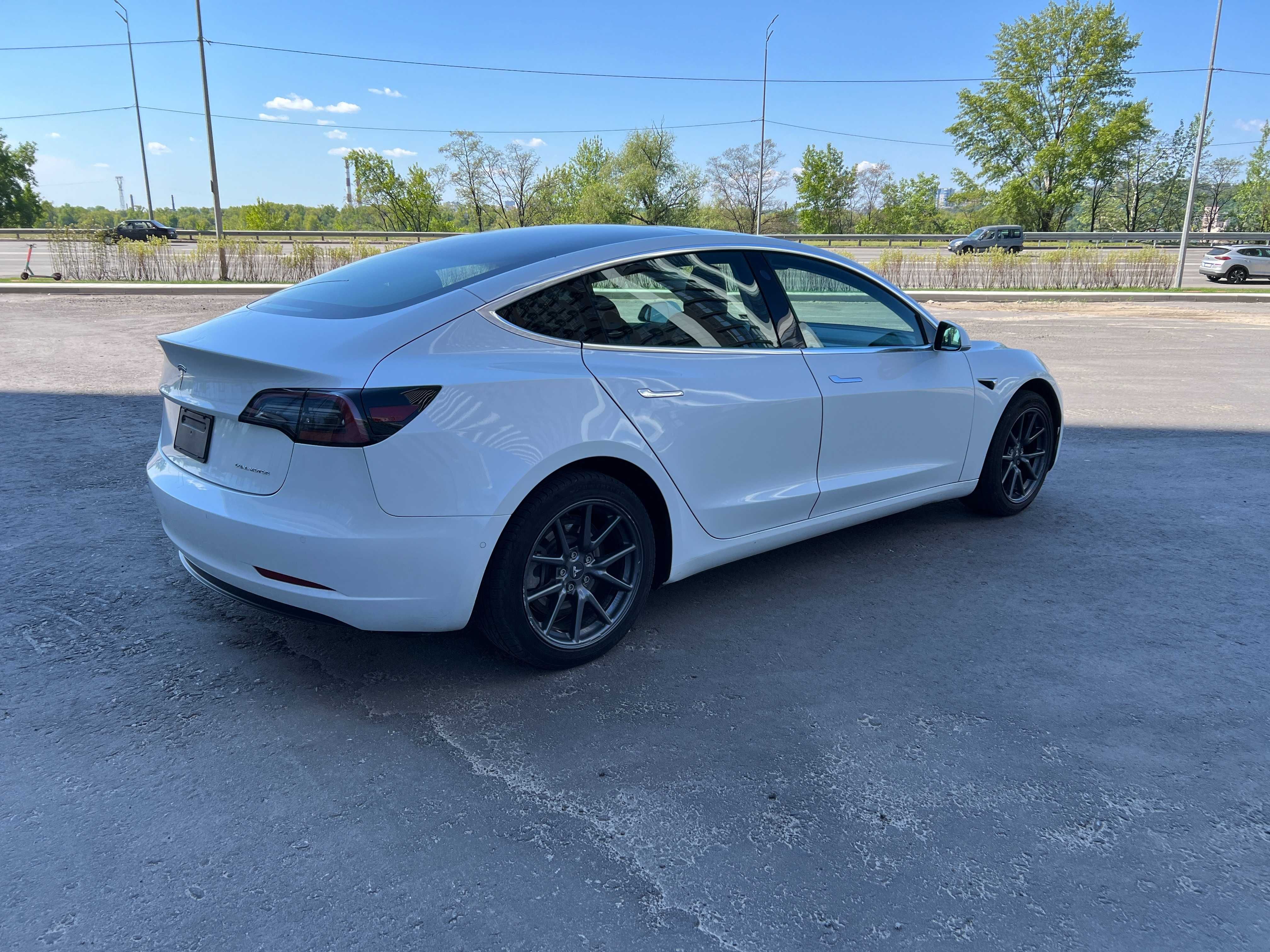 Продам Tesla Model 3 2019 Long Range Dual Motor AWD