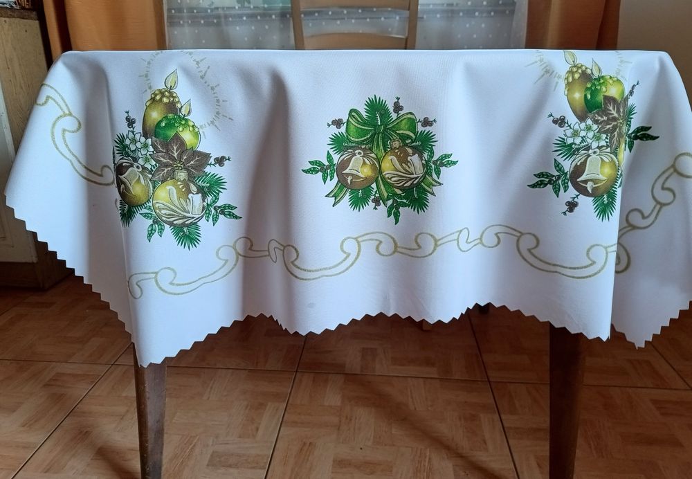 Obrus świąteczny plamoodporny 108c156 cm Boże Narodzenie