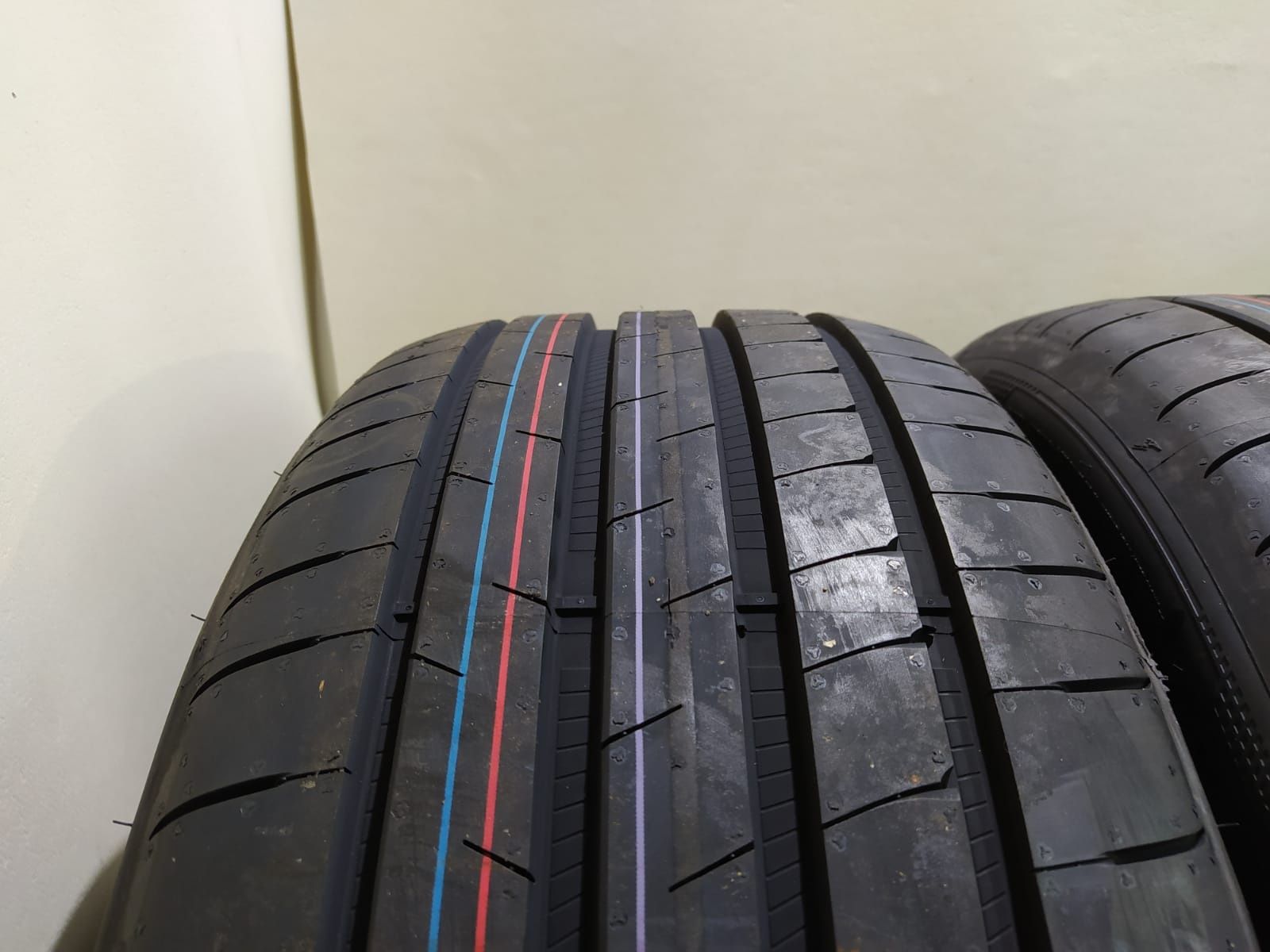 Opony letnie 255/40/20 104y xl goodyear asymetric 5