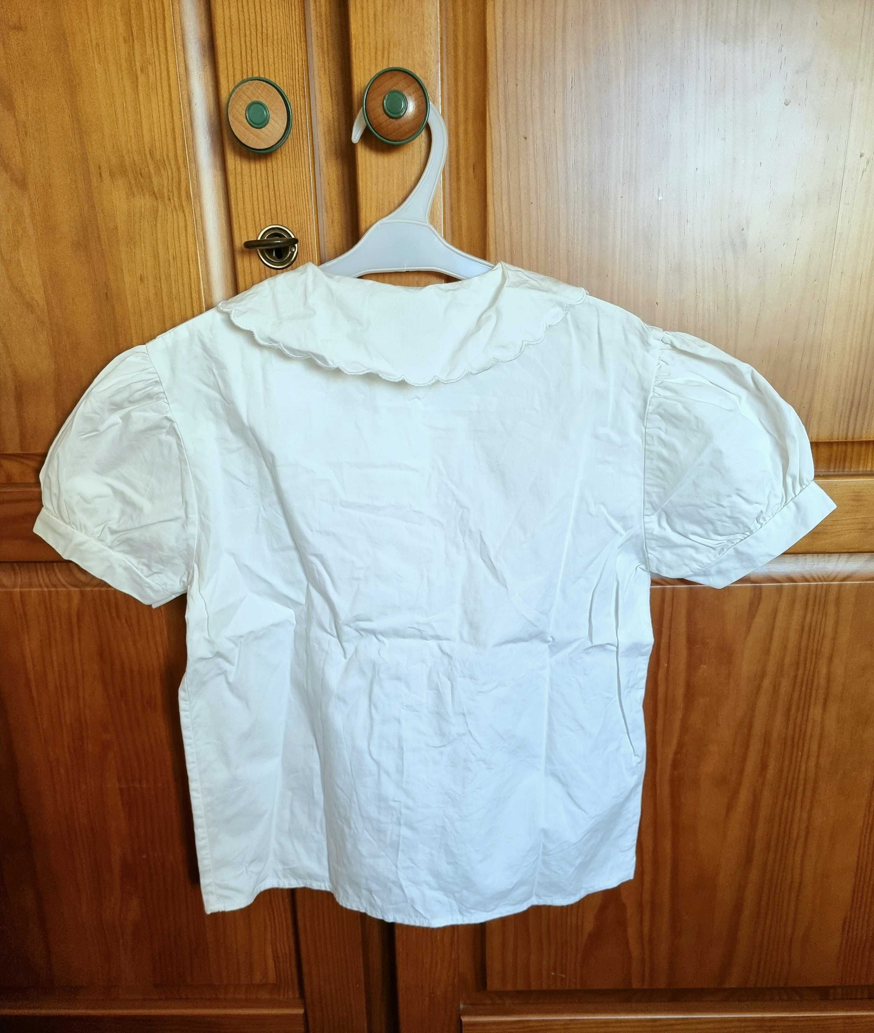 Camisa branca de manga curta, com laços na gola, 8 anos