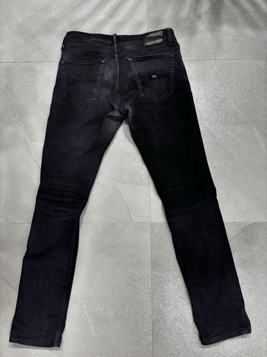 Czarne spodnie jeansowe Tommy Jeans Slim Fit 32/34