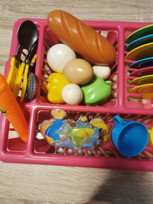 Suszarka na naczynia z zestawem akvesoriów