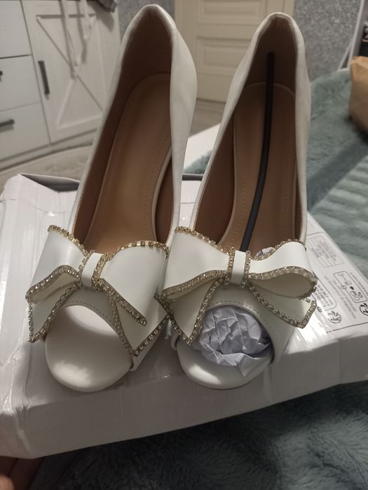 Туфлі білі  40 розмір