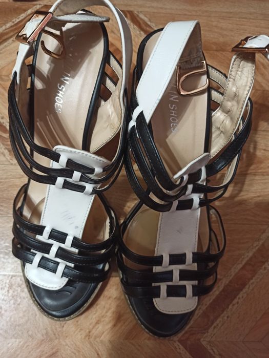 Обувь женская, босоножки