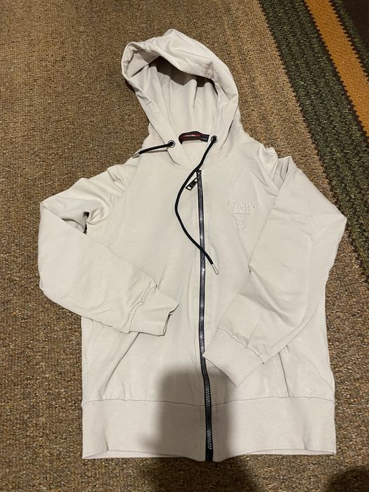 костюм жіночий.