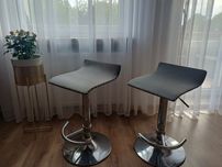 Hokery 2 krzesła barowe obrotowe