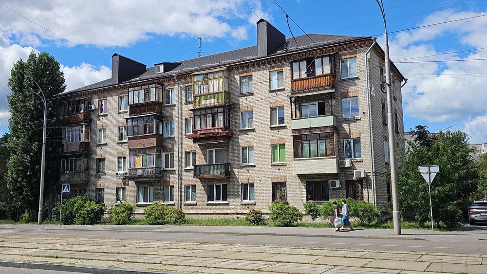 Київ район ДВРЗ вул. Алматинська 89 а. Є ВІДЕООГЛЯД.