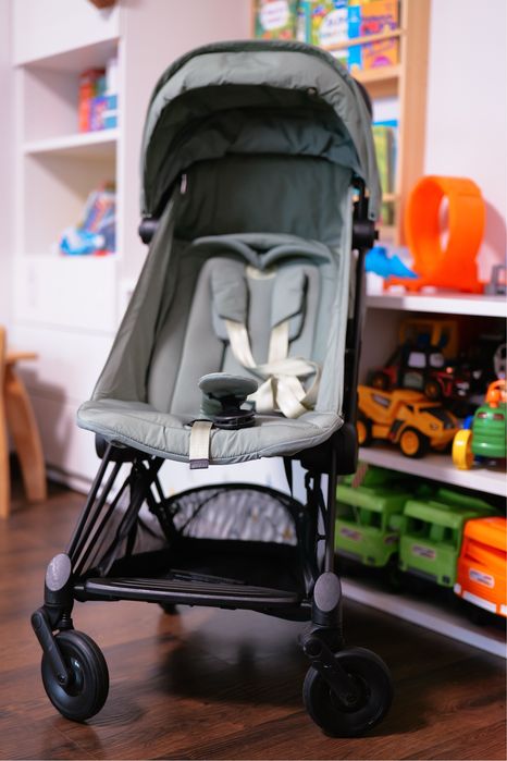 Візочок ( коляска)CYBEX Coya Matt Black / Leaf Green