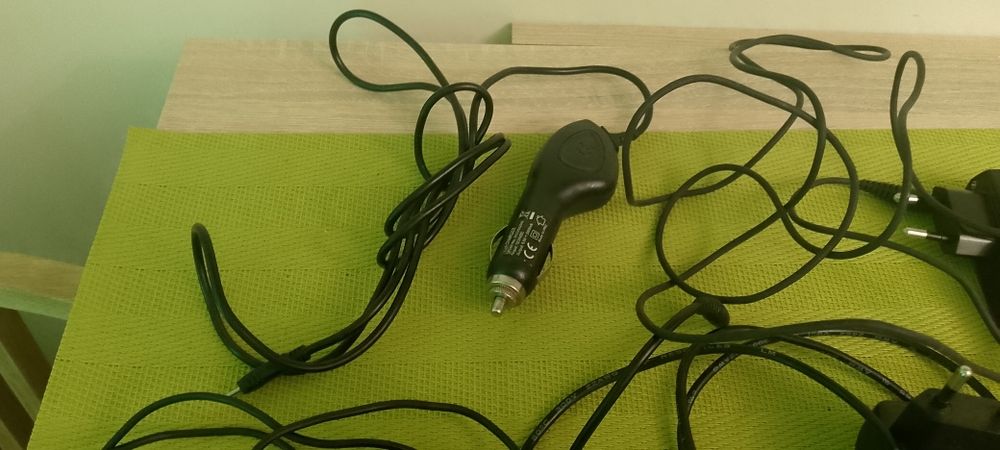 Zestaw starych ładowarek