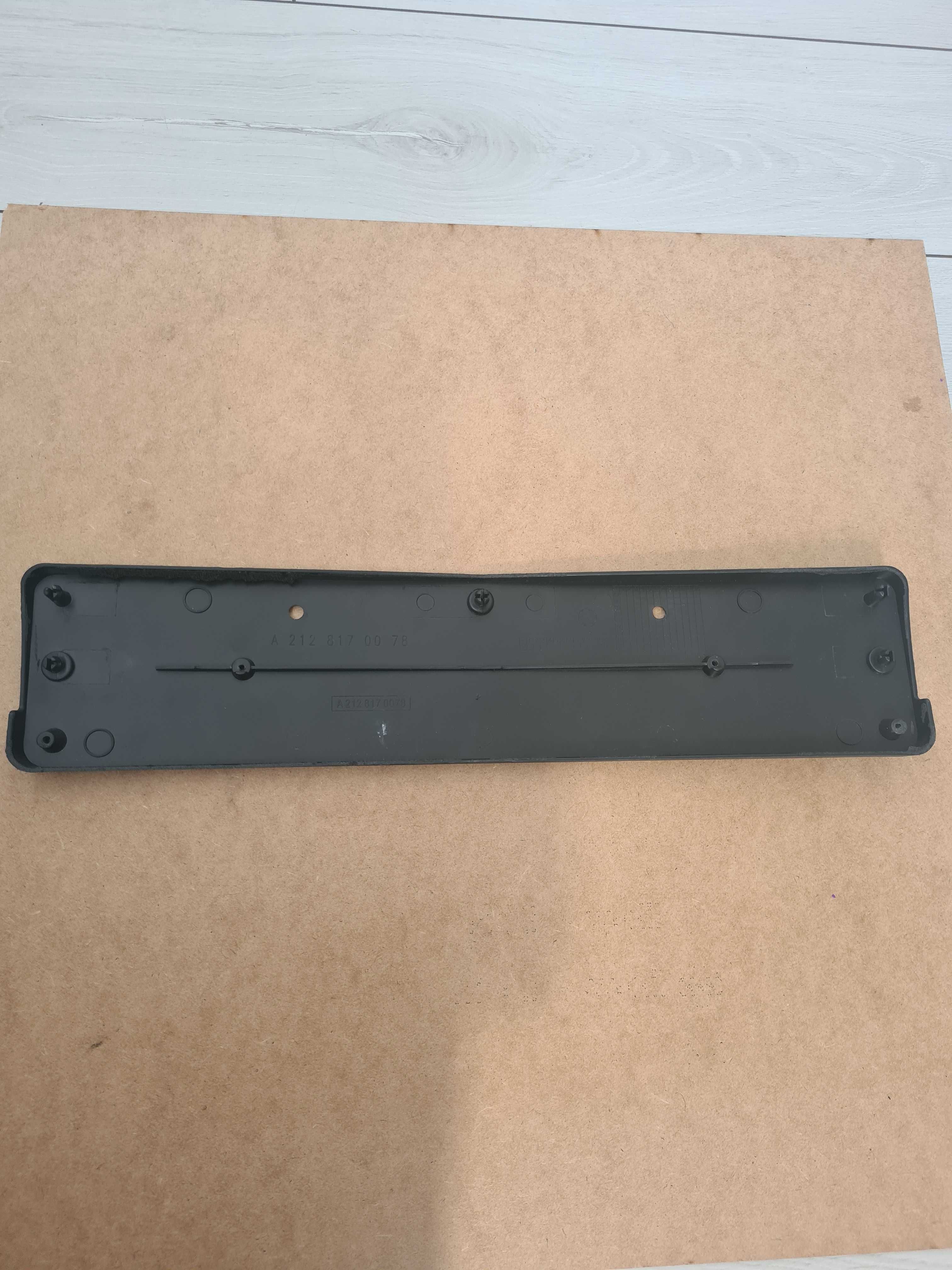 Подиум для номера авто mercedes w212  a2128170078