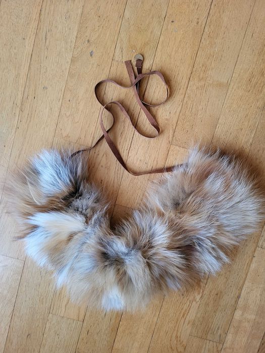 Trussardi kołnierz z lisa rudego