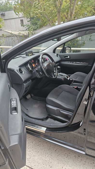 PEUGEOT 5008 2015г