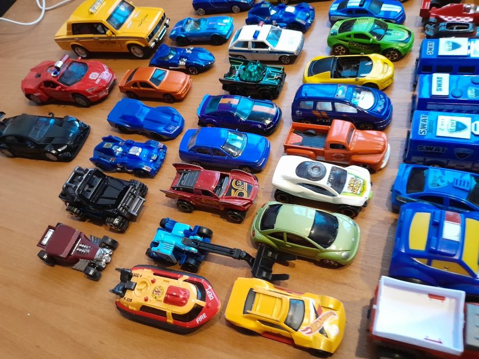 Машинки металеві