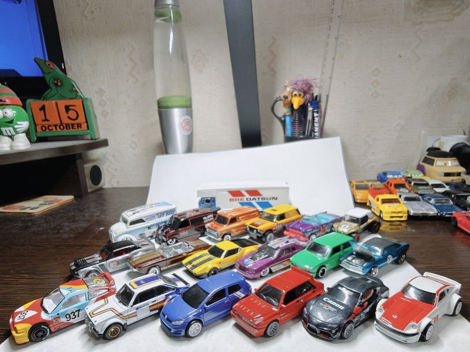 Машинки модели hot wheels matchbox Johnny lightning real riders резина