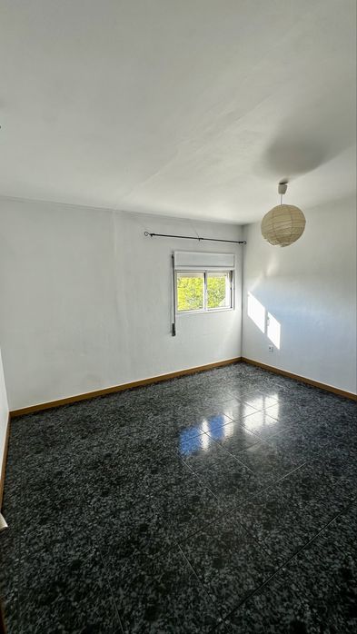Oportunidade. T2 Renovado no Centro da Marinha Grande- Com garagem!