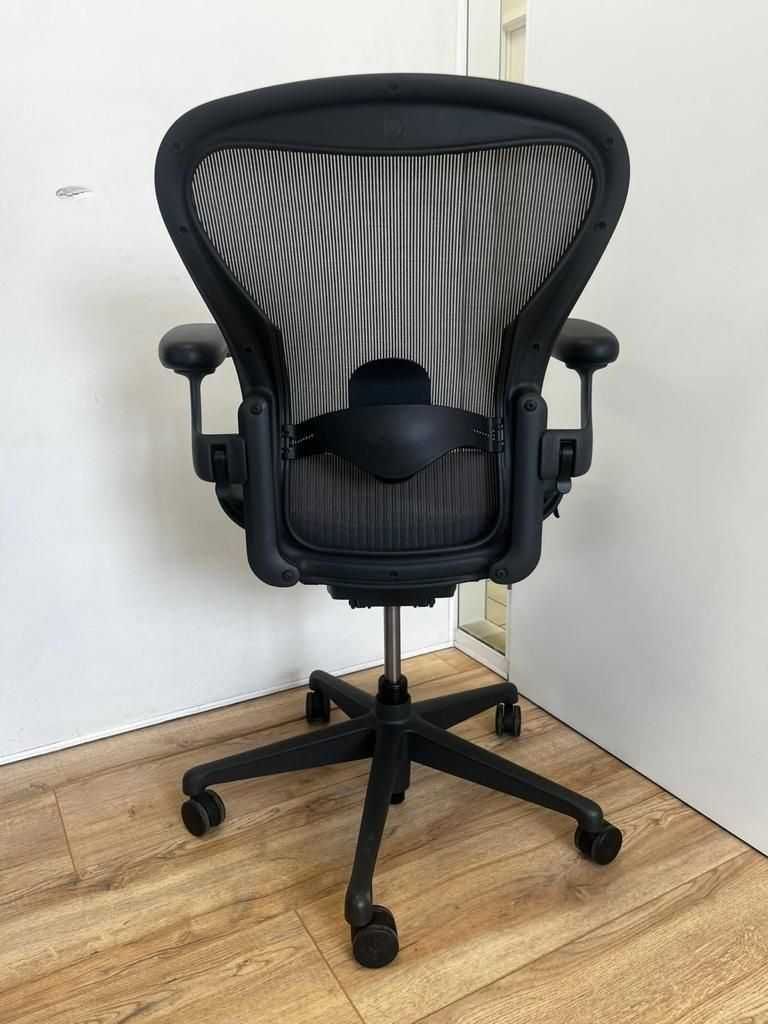 Opção completa Herman Miller Aeron remodelada com suporte lombar