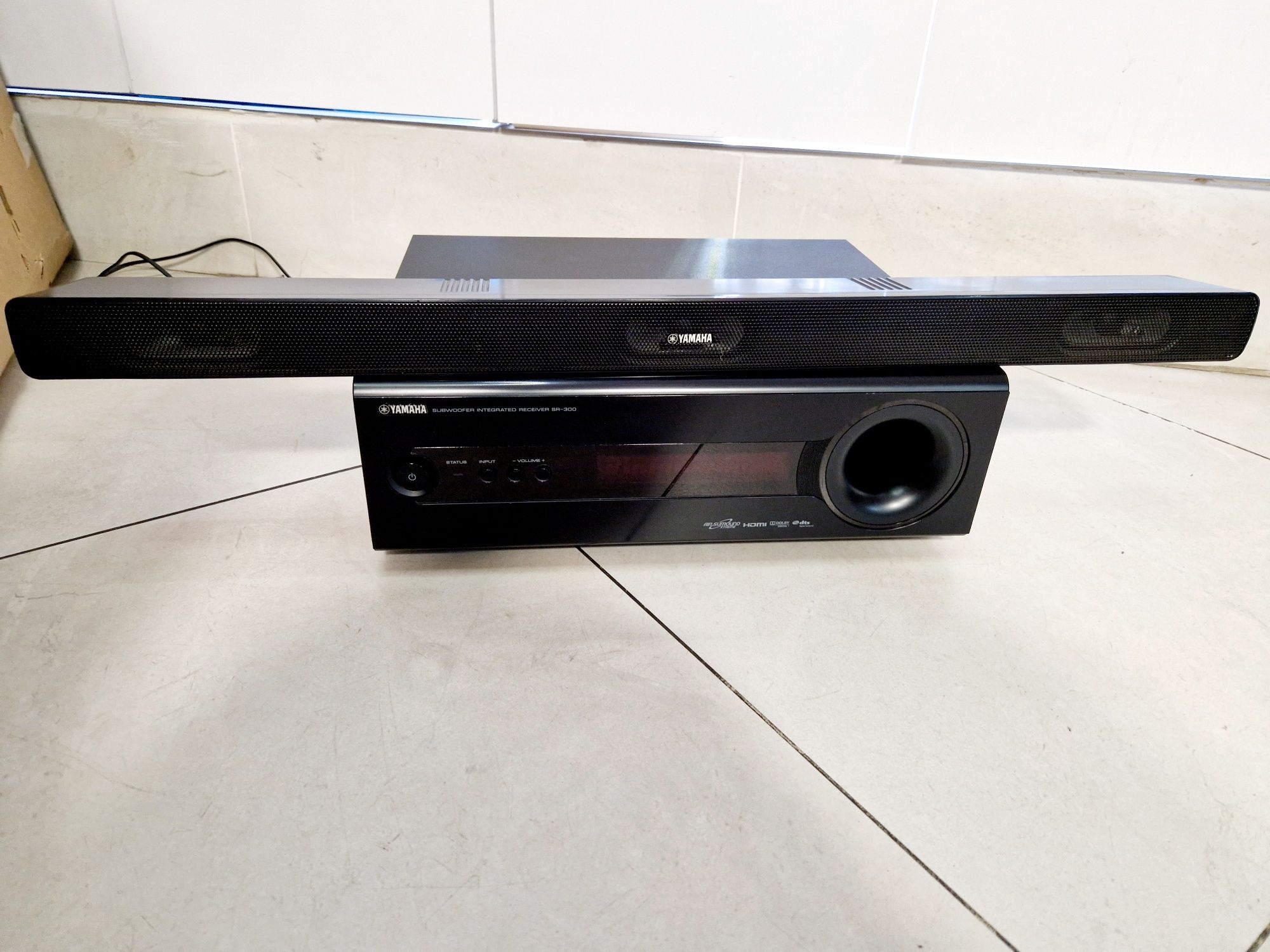 Subwoofer, Amplituner Yamaha SR300