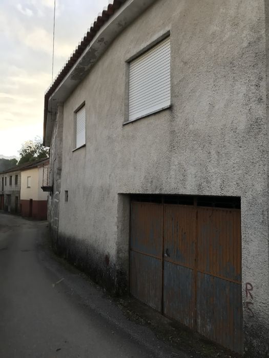 Moradia com terreno - Satão