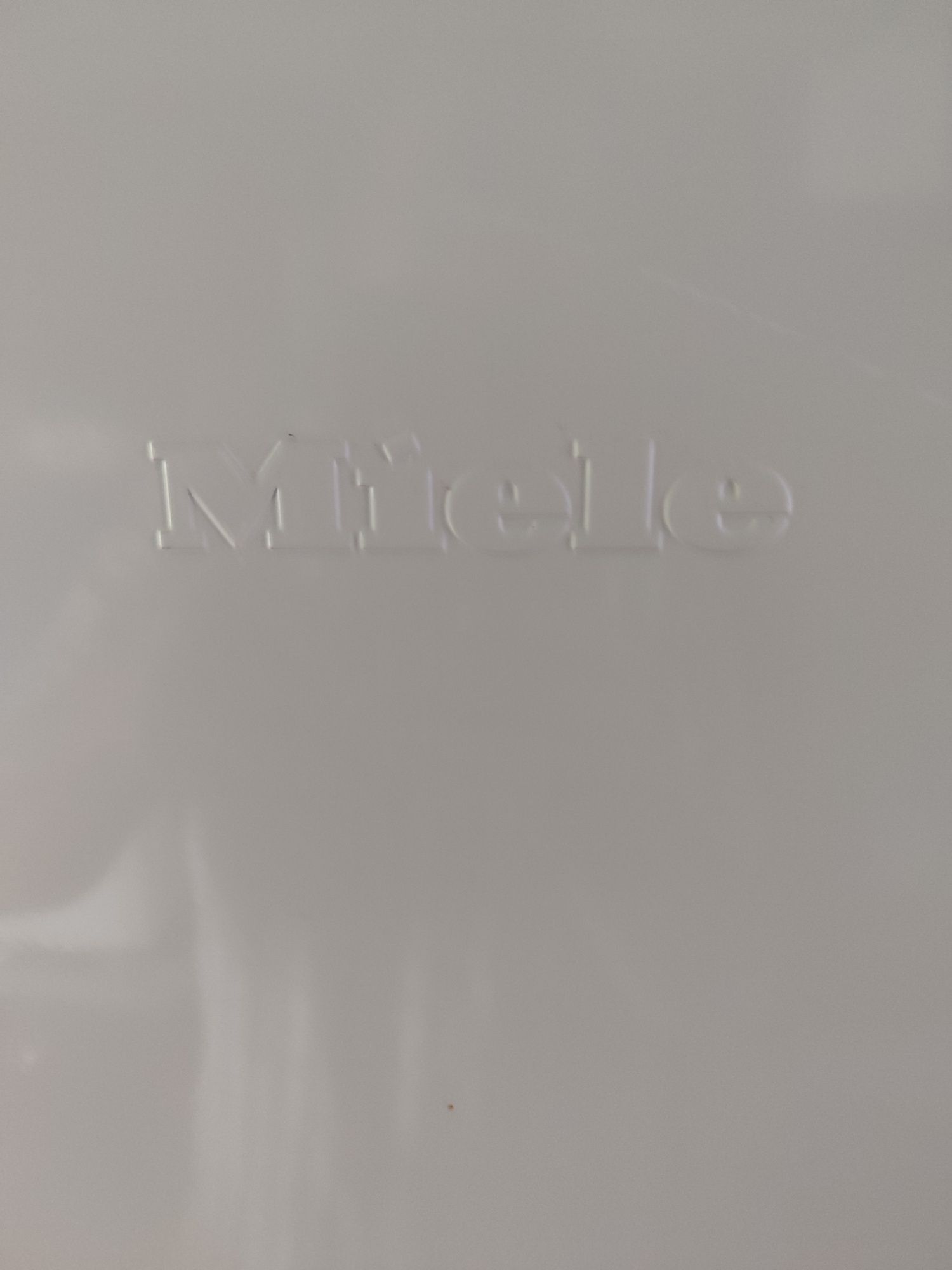 Холодильник MIELE з Німеччини.