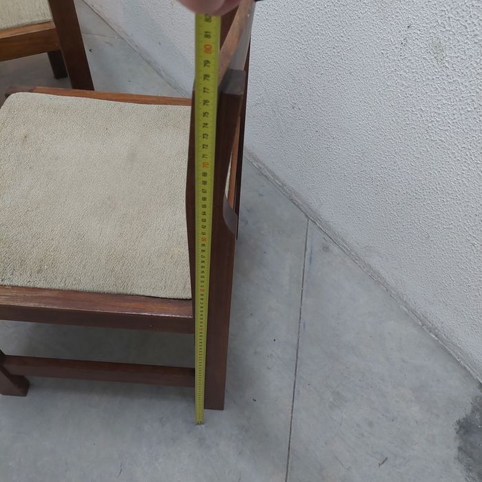 Duas cadeiras vintage para restauro.