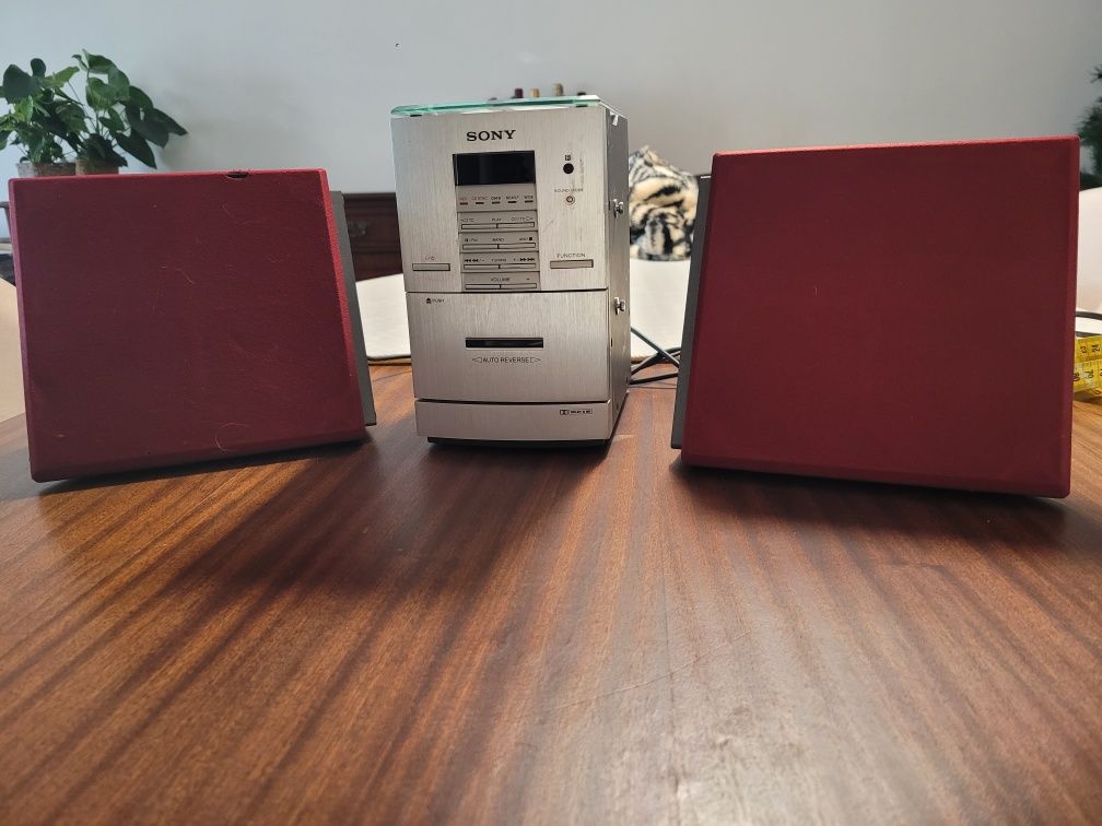 Aparelho de rádio CD e cassetes