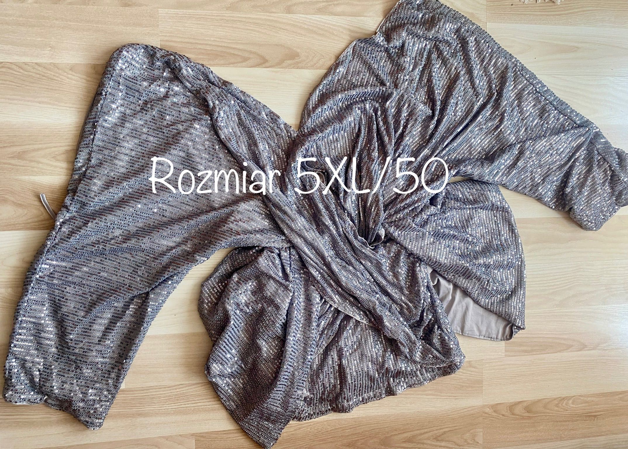 5XL/50 Nowa srebrno-szara Cekinowa sukienka MINI marszczenia/festiwal