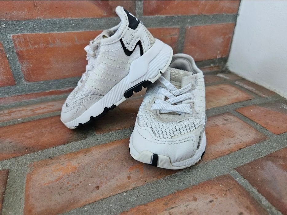 Tenis brancos - Adidas (tam 19) optimo estado 

Tenis com pouco uso, e