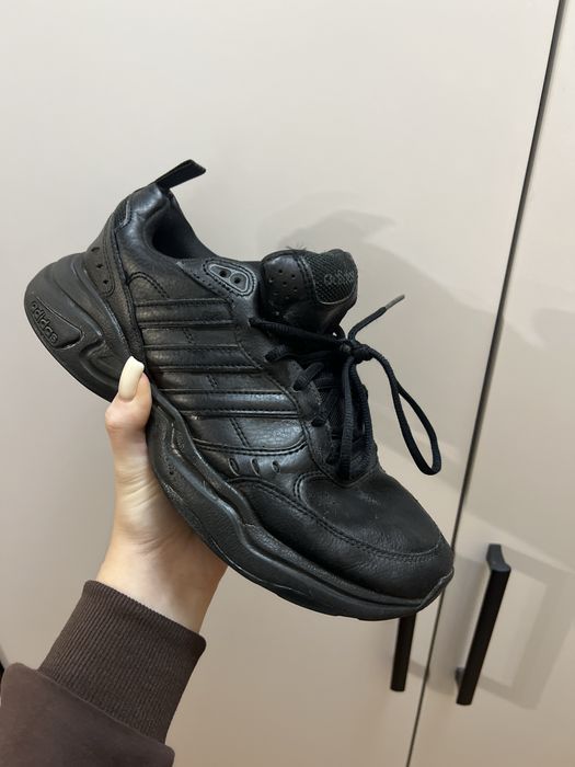 Кроссовки кроси adidas  чорні шкіряні strutter чорні 40-41