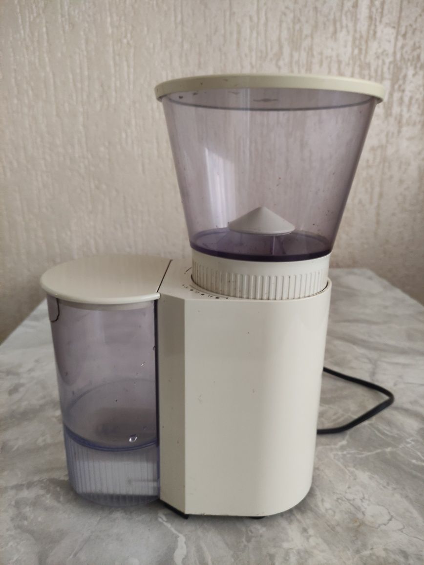 Кофемолка Braun бу