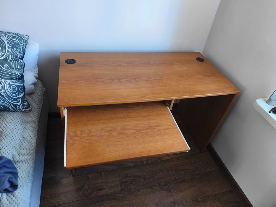 Biurko 120x60 cm z wysuwaną półką