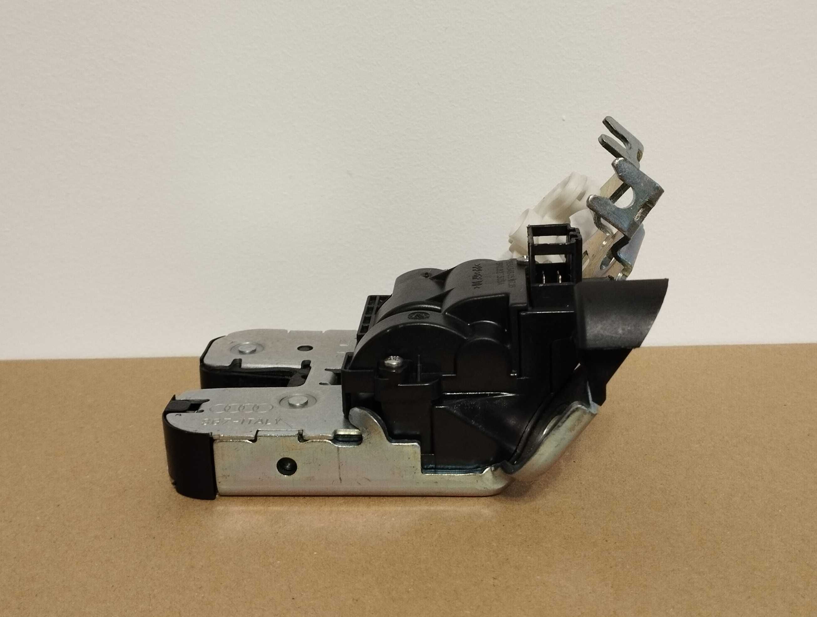 Замок багажника Skoda, VW 8R0.827.505A