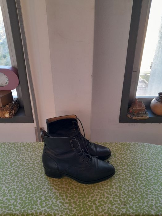 Vendo Botas de Senhora muito bonitas como novas