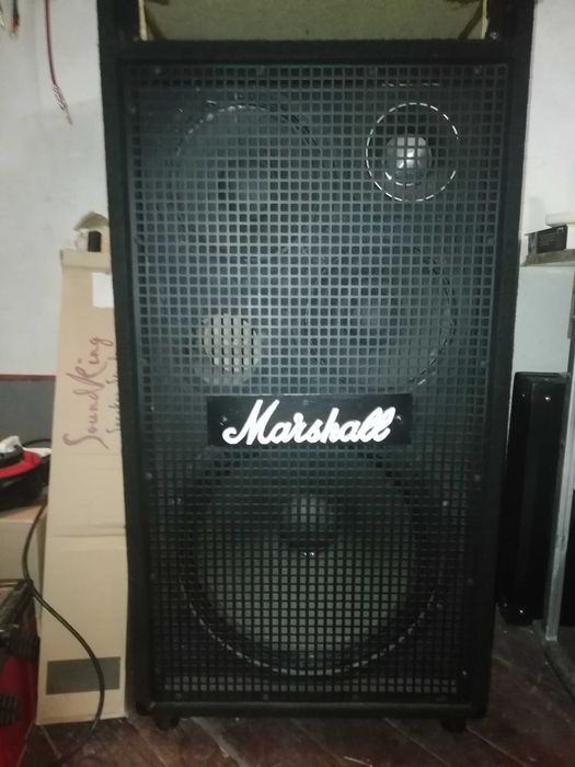 , мощная колонка для клавишных или бас гитары.