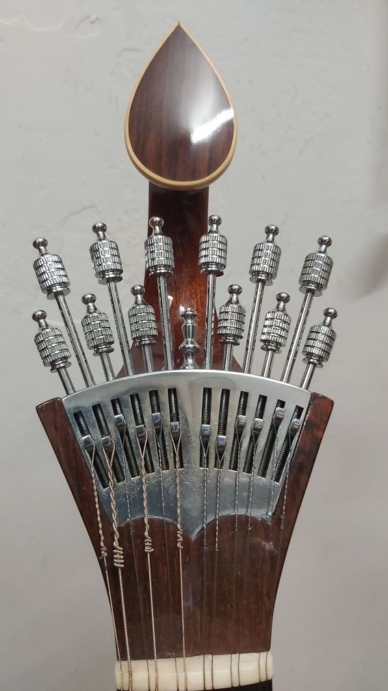 Guitarra Coimbra, modelo luxo.