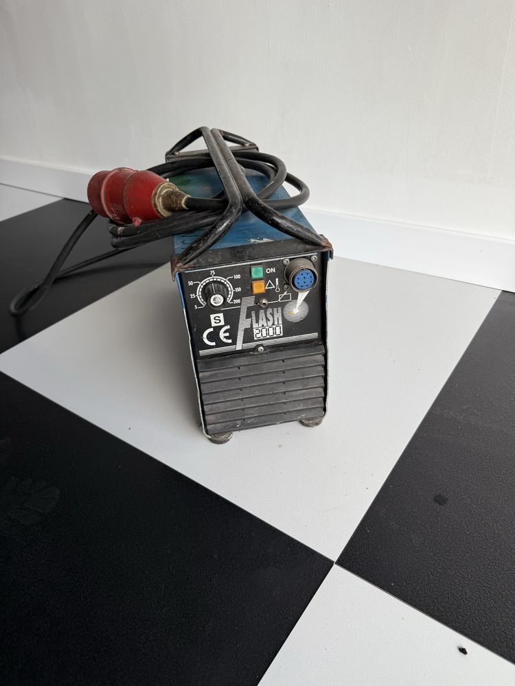 Spawarka inwetorowa Flash 2000 Zasilanie silowe 380 V